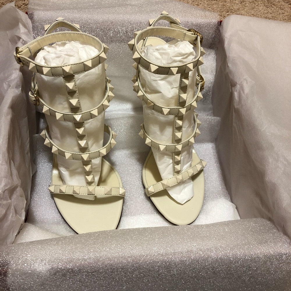 ❌❌SOLD❌❌ VALENTINO ROCKSTUD CAGE SANDAL BRAND NEW